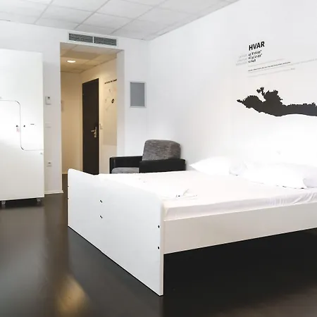 Design 101 Dalmatinac بيت شباب سبليت