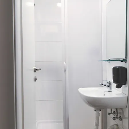 Design 101 Dalmatinac بيت شباب